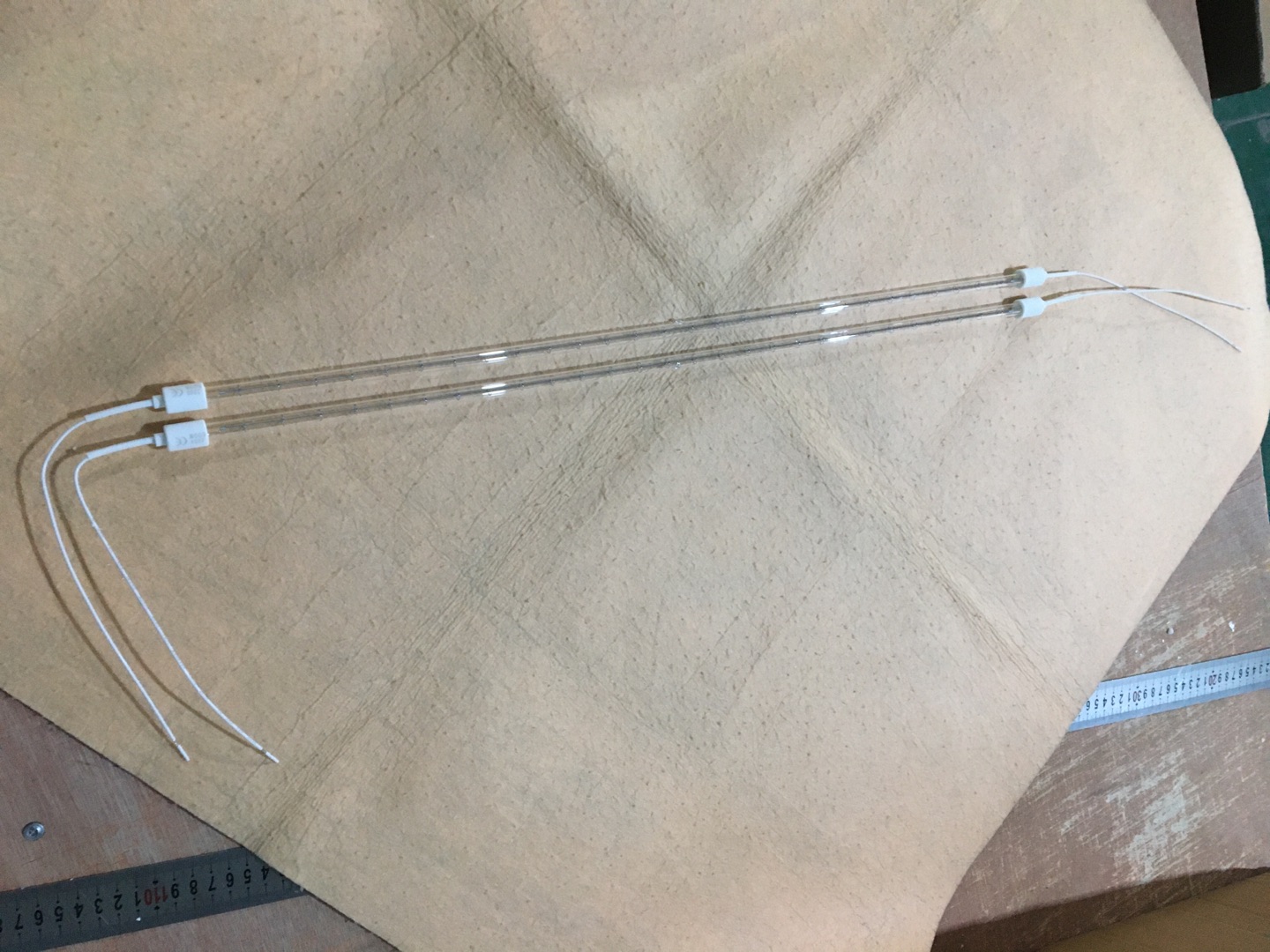 Lampada di riscaldamento alogena a infrarossi al quarzo _con riflettore bianco da 1800W